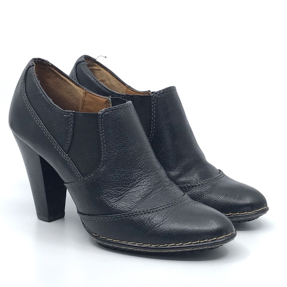 SOFFT BLACK LEATHER ALMOND TOW ANKLE BOOTIE